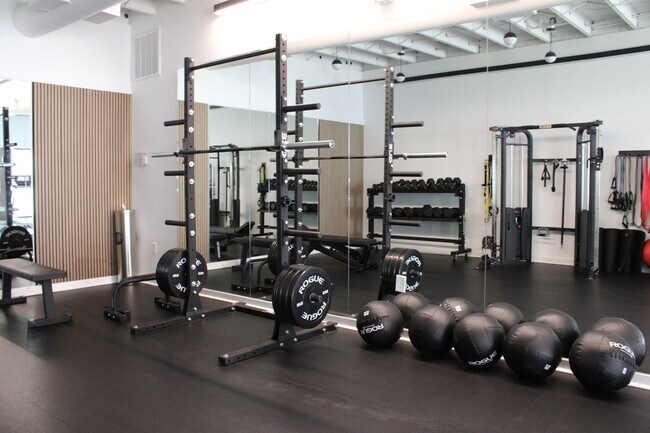 Building Photo - One Month Free ~ 1 bed/1 bath on King St.