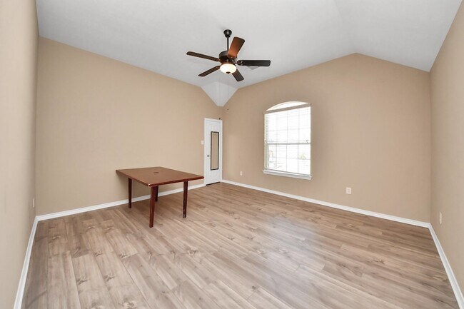 Building Photo - 706 River Delta Ln