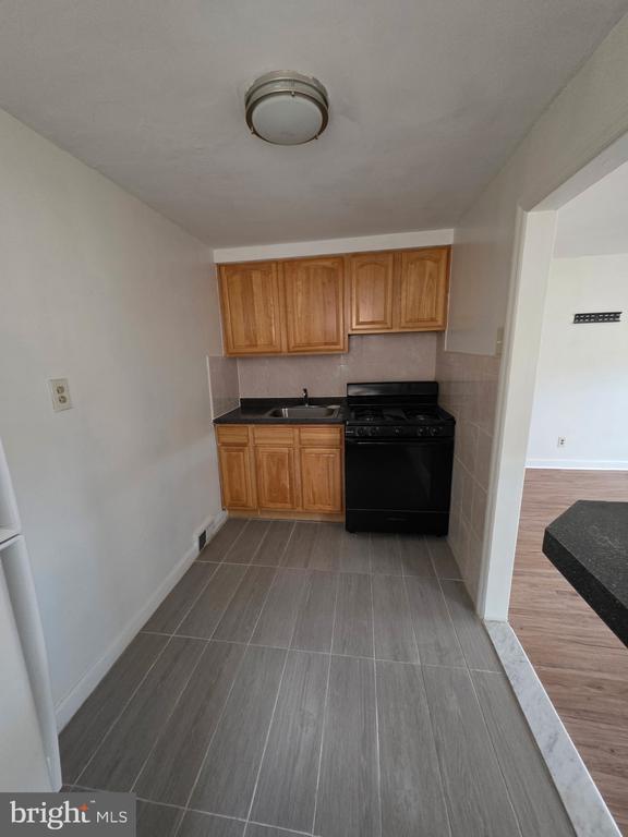 Building Photo - 6327 Eastwood St