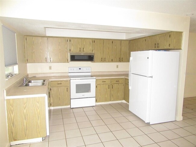 Building Photo - 23023 Foote Ave