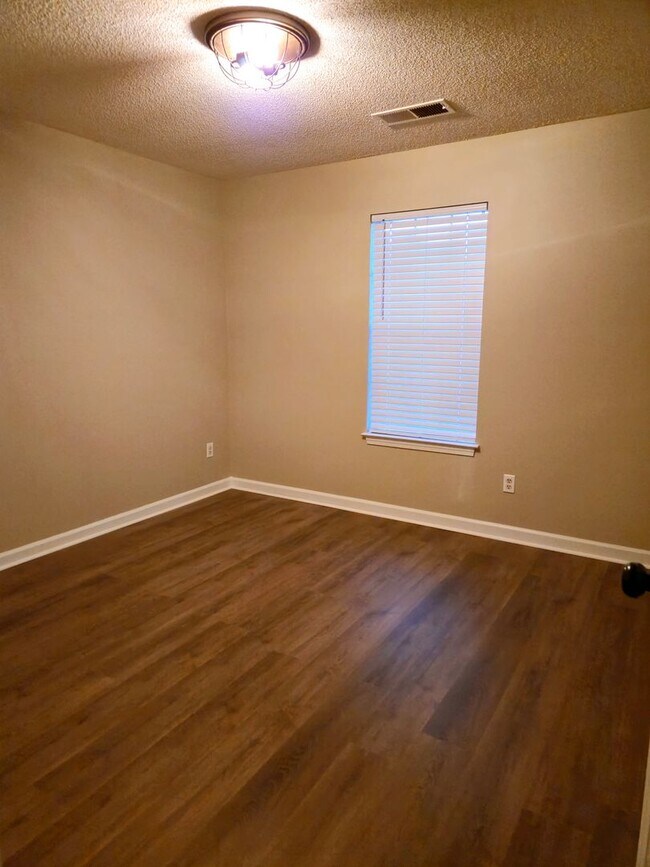 Building Photo - Now Available – Beautifully Renovated 2 Bed, 2 Bath Townhome!