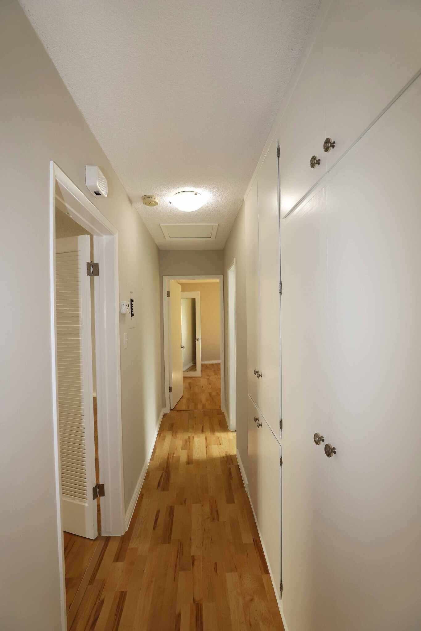 Building Photo - 1025 S Sherbourne Dr