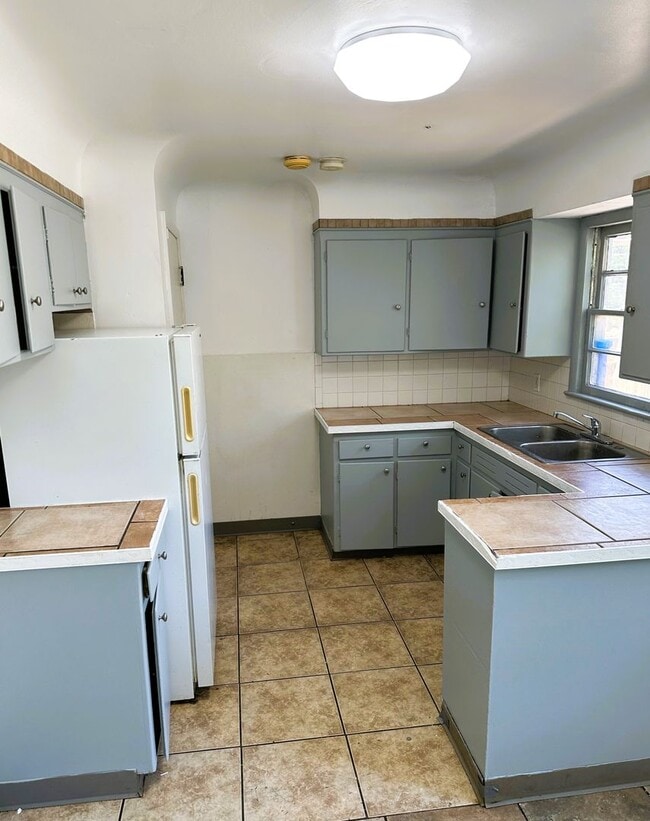 Building Photo - 1206 14th Ave