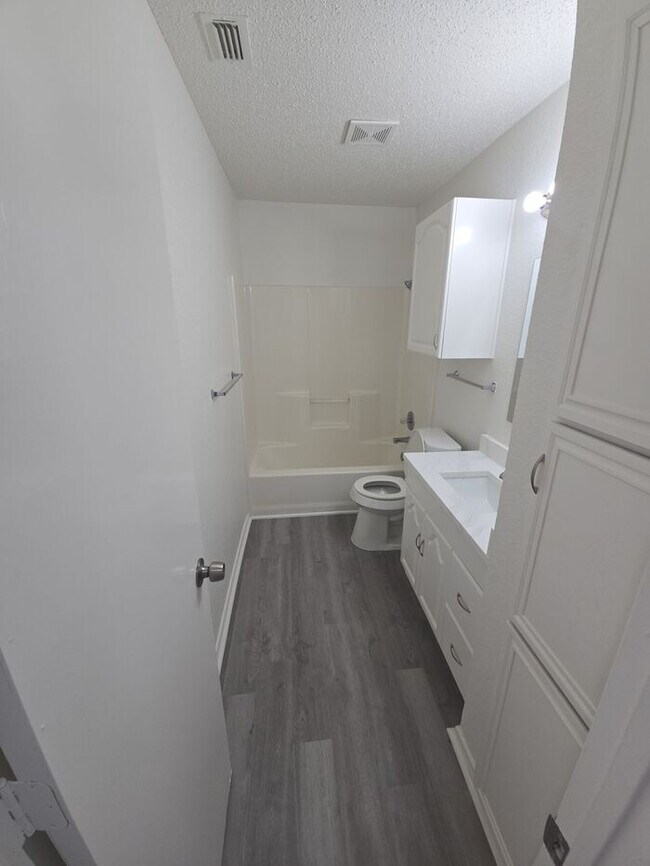 Building Photo - 202 Steller Ln
