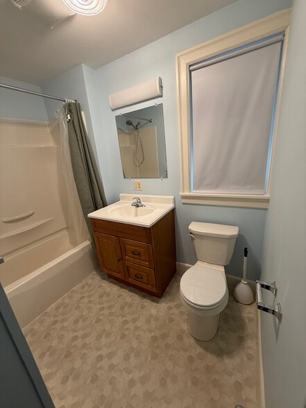 Building Photo - 3456 Main St