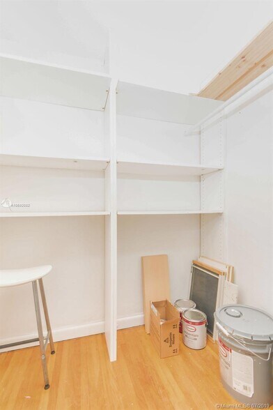 Building Photo - 915 8th St