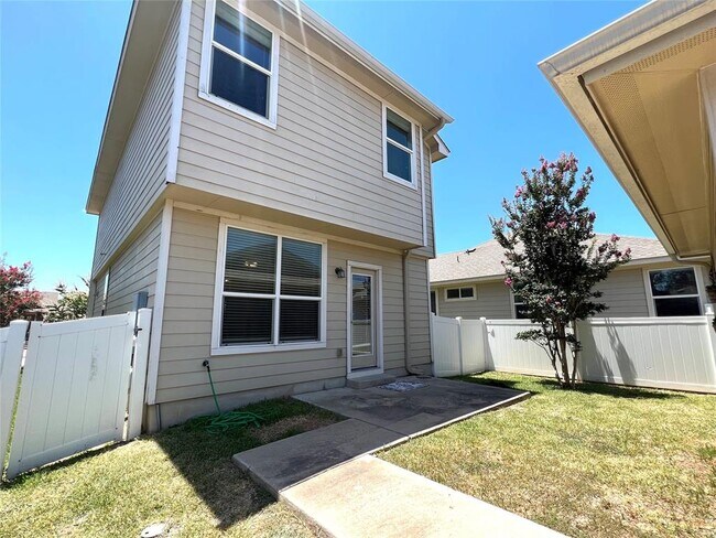 Building Photo - 801 Alamo Plaza Dr