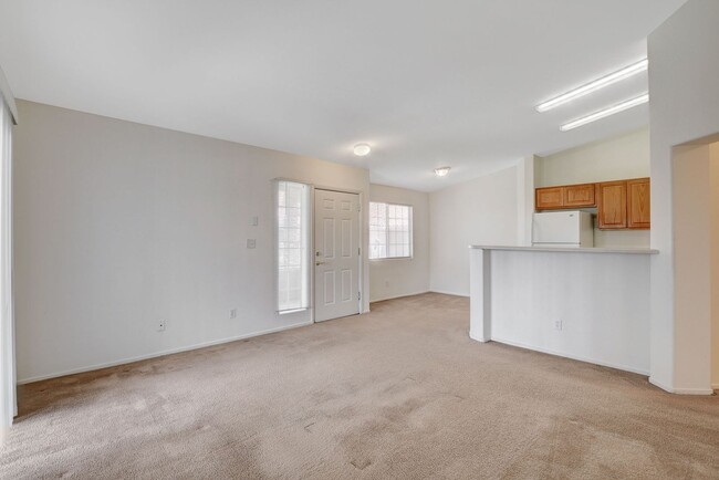 Building Photo - Adorable 2 Bedroom Condo