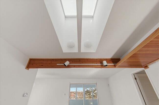 Building Photo - 1510 Barnard Rd