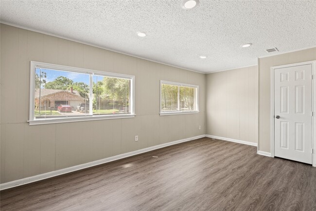 Building Photo - 15911 Mill Point Dr