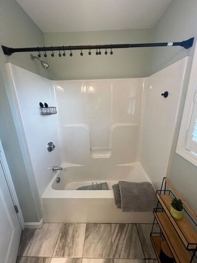 Building Photo - Charming 3-Bedroom Home with Modern Comfor...