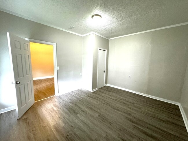 Building Photo - 1607 Draper St