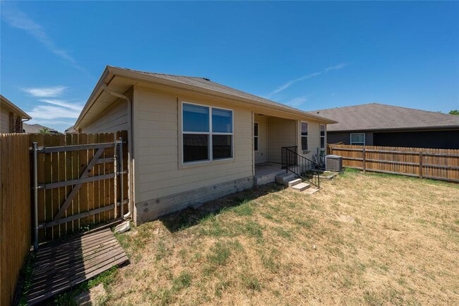 Building Photo - 414 Pentire Way