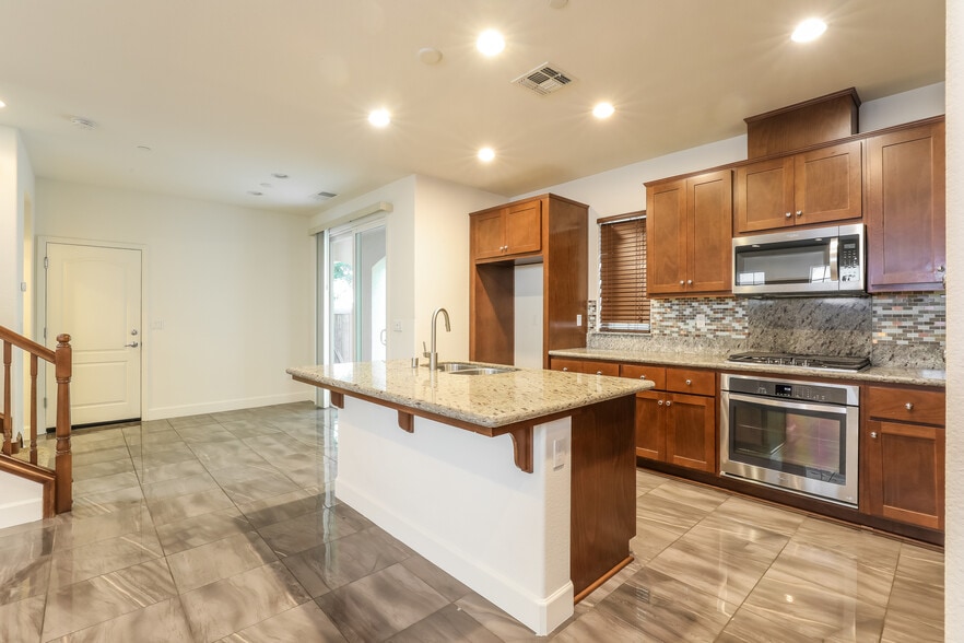 Building Photo - 1591 Sylvia St