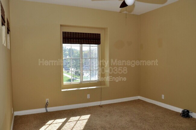 Building Photo - 9 Strawflower St