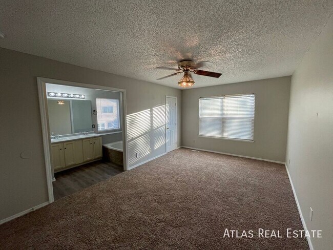 Building Photo - 4920 Braddock Dr