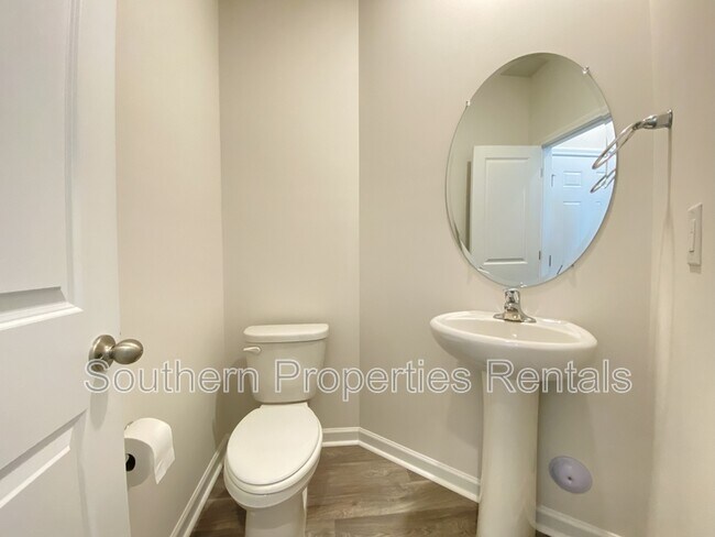 Building Photo - 232 David Hl Dr