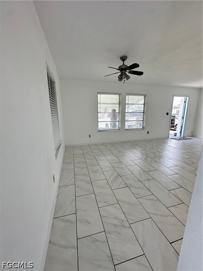 Building Photo - 10 Tangerine Ct