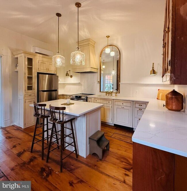 Building Photo - 46 York St