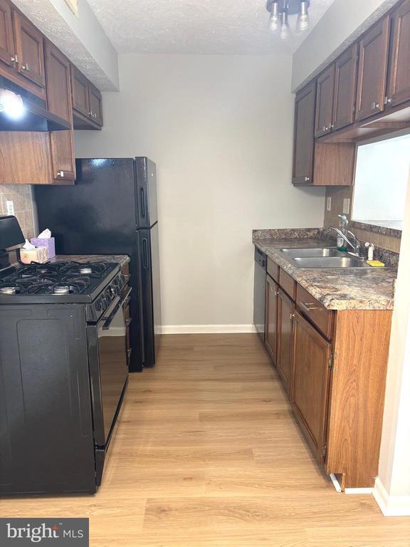 Building Photo - 130 Kenwood Dr