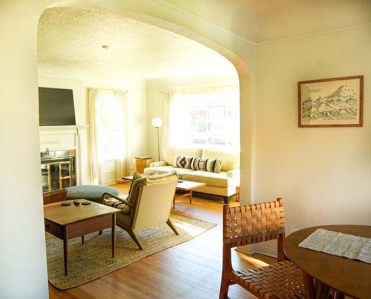 Building Photo - 4603 NE Irving St