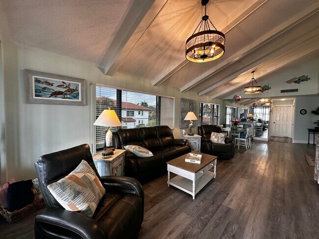 Building Photo - 6142 SE Landing Way