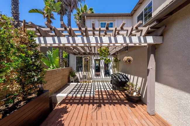 Building Photo - 1732 Wolf Canyon Loop