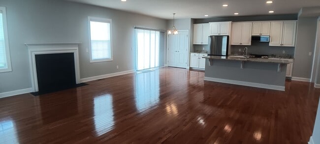 Building Photo - Heron's Landing 4 BD/ 3BTH Available May 14th