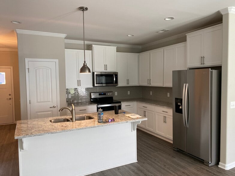 Building Photo - 219 Sonoma Dr