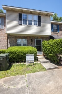 Building Photo - 821 Choctaw Ave