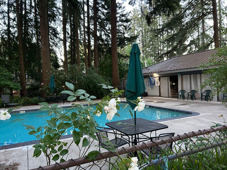 Building Photo - 1200 NE Territorial Rd