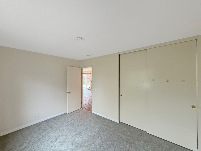 Building Photo - Great 4B/2BA House in Escondido!
