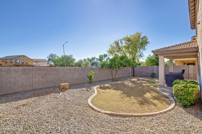 Building Photo - Beautiful 5 bedroom, 3 bathroom home in Surprise AZ