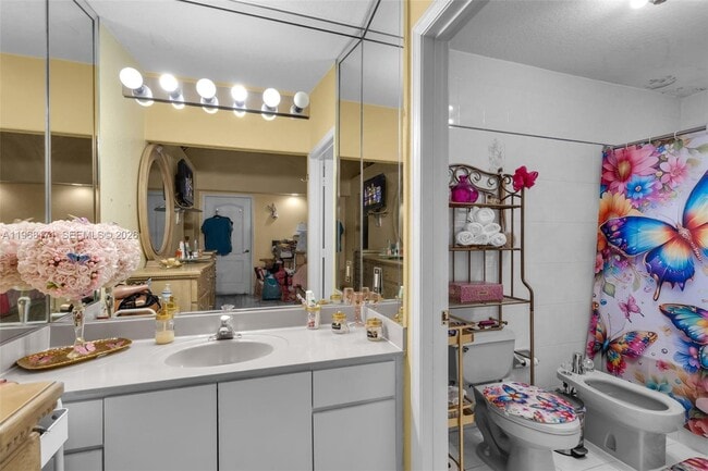 Building Photo - 7562 W 32nd Ct