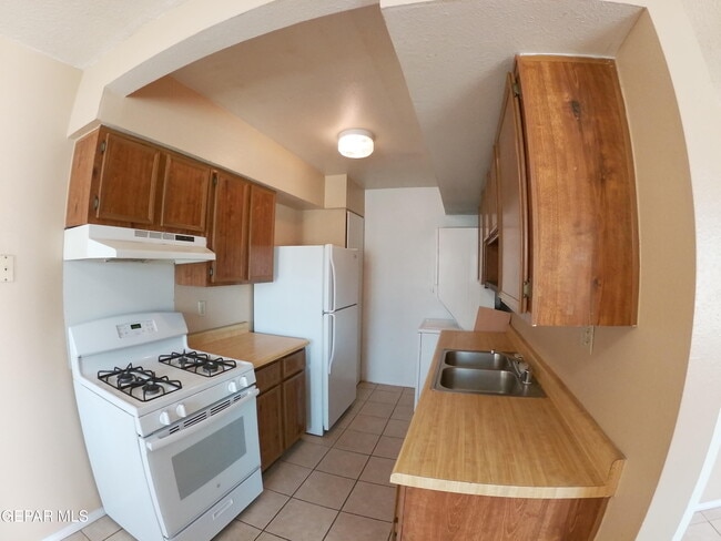 Building Photo - 2403 Red Sails Dr