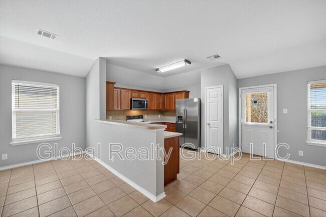 Building Photo - 113 Bronco Bend