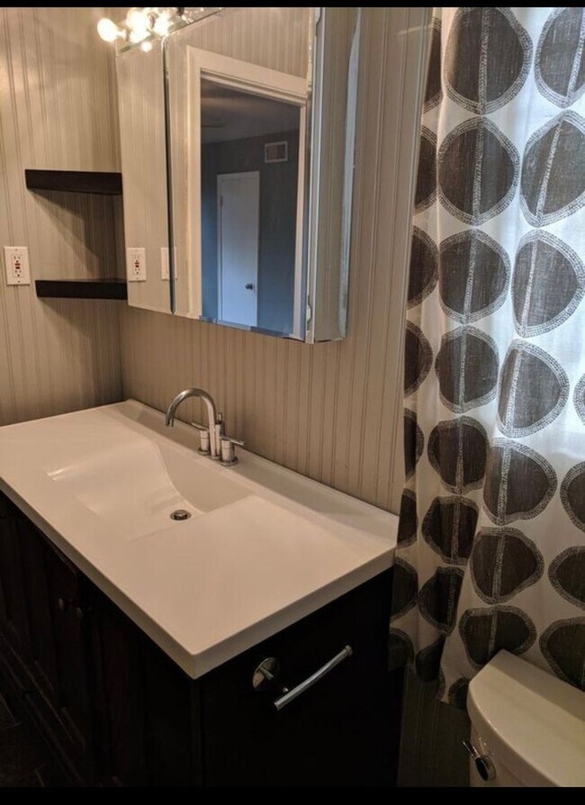 Building Photo - Charming and well-maintained home in the highly desirable Lakewood area of Dallas!