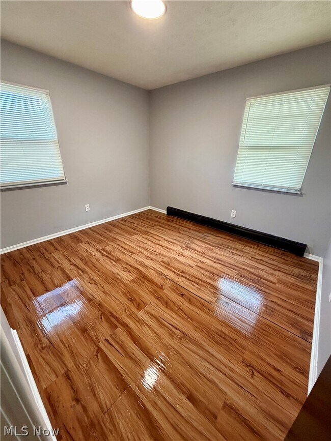 Building Photo - 841 Moyer Ave