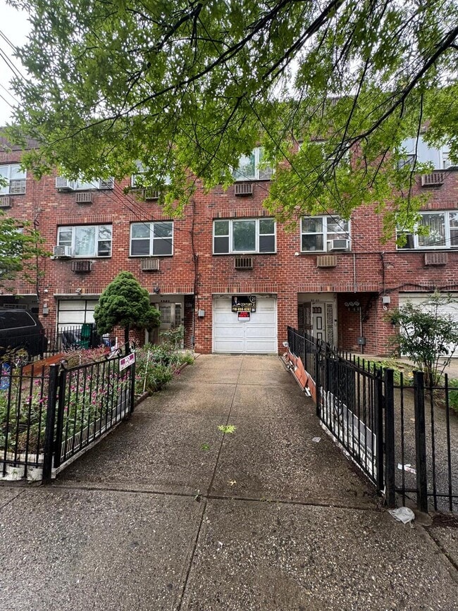Building Photo - 95-04 104th St