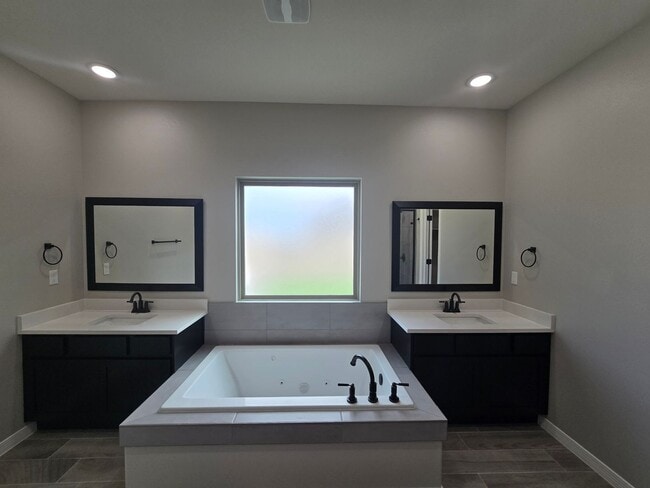 Building Photo - LUXURIOUS EASTSIDE HOME FOR RENT