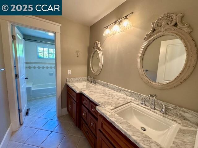 Building Photo - 354 Love Ln