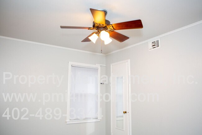 Building Photo - 2 Bedroom and 1 Bathroom Home Available For Rent!