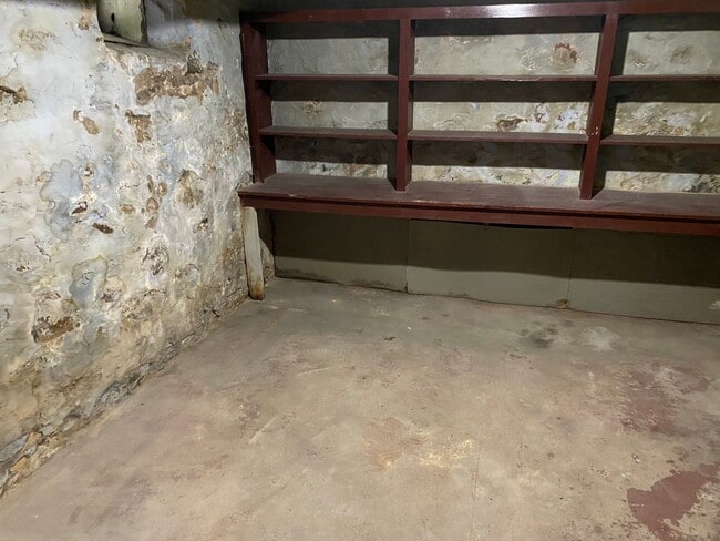 Building Photo - 4-Bedroom, 1.5-Bath Home Just A Few Blocks From Downtown