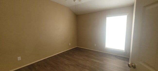 Building Photo - 15334 Baxter Ave