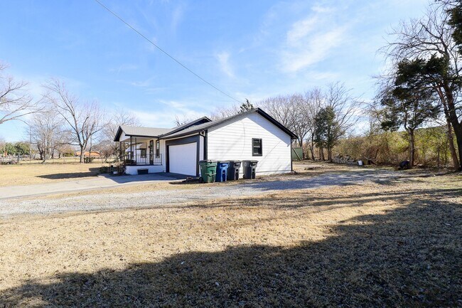 Building Photo - 4 Bed | 1.5 Bath in North Tulsa!