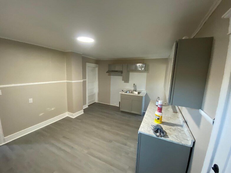 Building Photo - 29 Tracy St