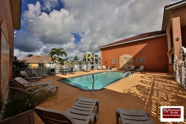 Building Photo - Santa Barbara Villas