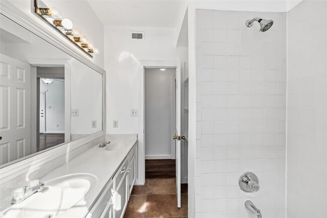 Building Photo - 2218 Arbor St