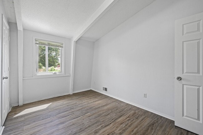 Building Photo - Single Family Home