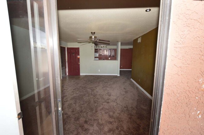 Building Photo - 2nd Floor Condo in a Gated Community